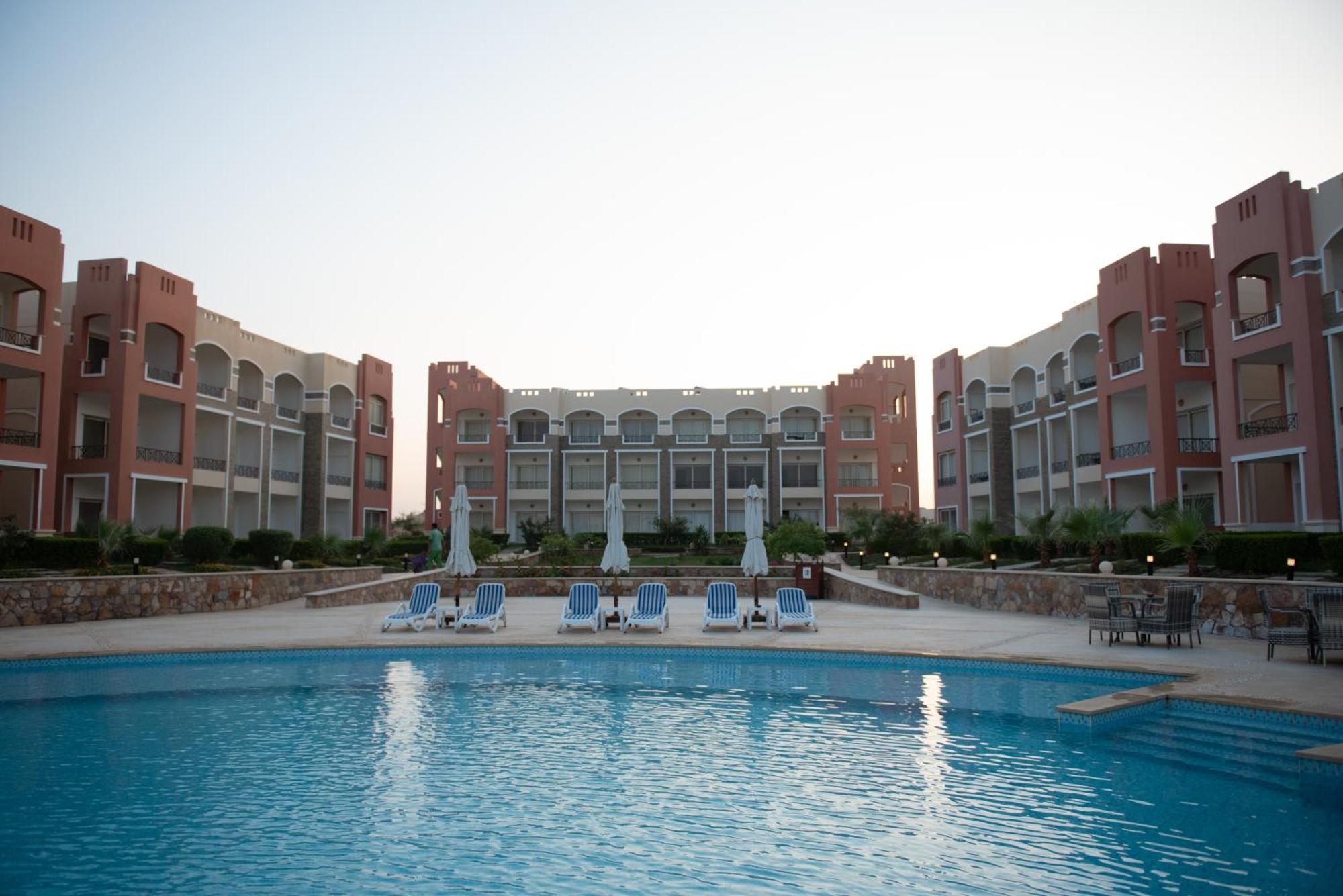 Oyster Bay Beach Resort Abu Dabab Extérieur photo