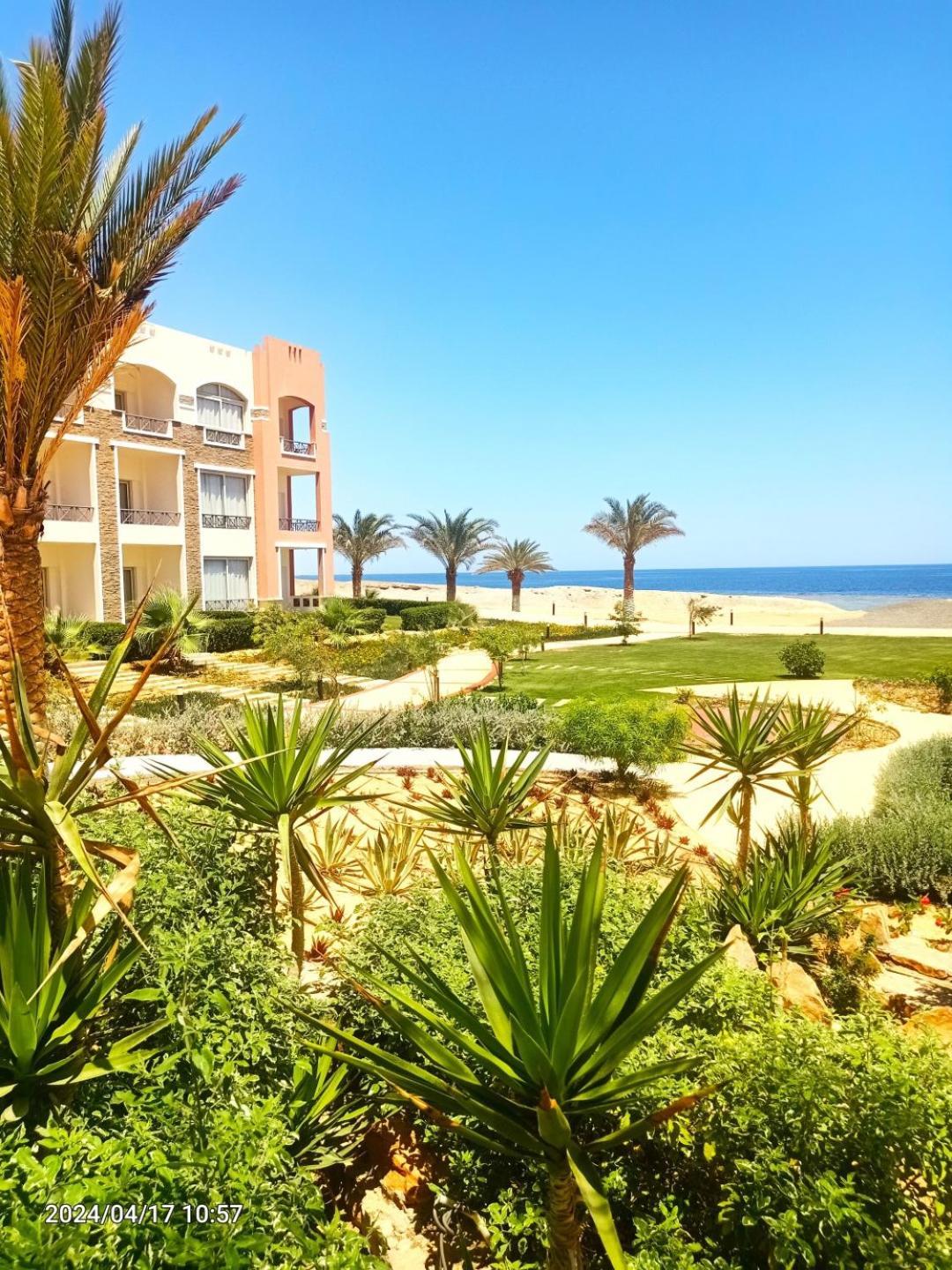 Oyster Bay Beach Resort Abu Dabab Extérieur photo