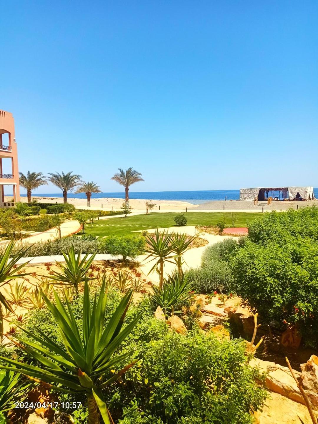 Oyster Bay Beach Resort Abu Dabab Extérieur photo