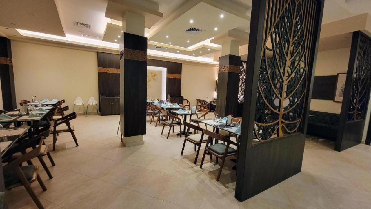 Oyster Bay Beach Resort Abu Dabab Extérieur photo